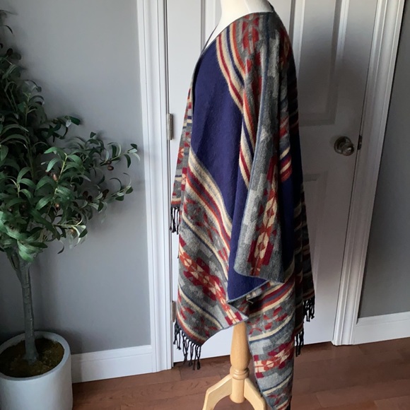 KIBOOTS Reversible Oversized Wool Wrap Poncho - Picture 3 of 10